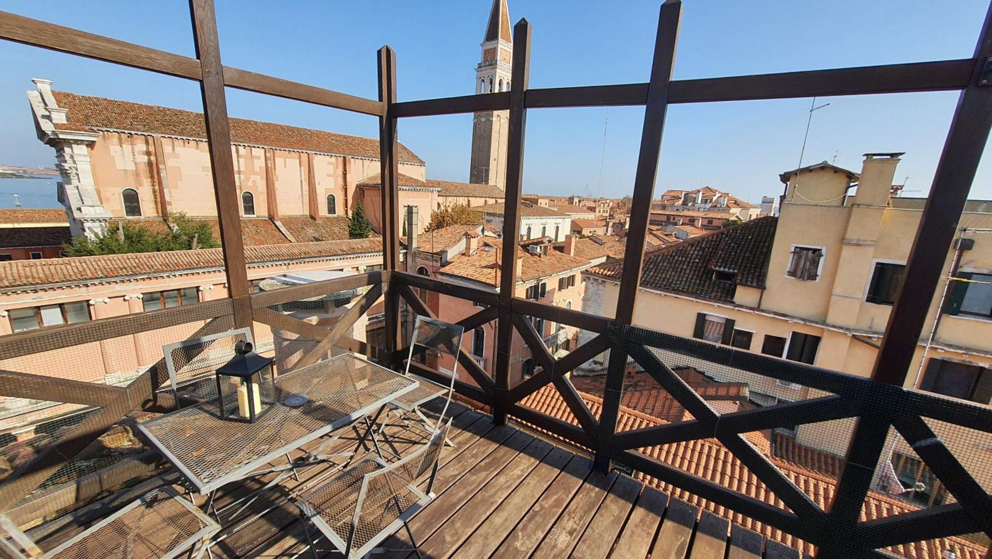 Appartamento con 2 Camere da Letto e Terrazza